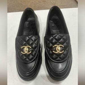 Chanel Black Leather Loafers with CC turnlock Sz 38.5